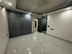 Room in 3 BHK Builder Floor at Ansal API Esencia, Sector 67 – for Rent