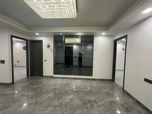 Room in 3 BHK Builder Floor at Ansal API Esencia, Sector 67 – for Rent