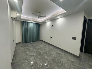 Room in 3 BHK Builder Floor at Ansal API Esencia, Sector 67 – for Rent