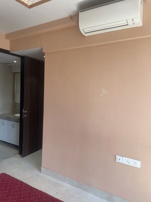 Furnished Amenities in 2.5 BHK Apartment at New Cuffe Parade, Wadala – for Rent