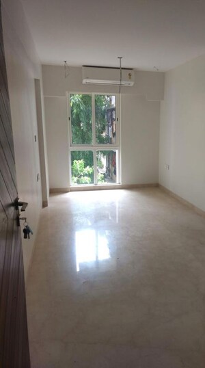 Room in 2 BHK Apartment at Omkar Meridia, Kurla West – for Rent