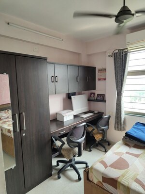Team Area in 2 BHK Apartment at Vejalpur – for Sale