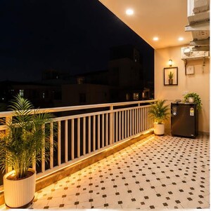 Balcony in 2 BHK Builder Floor at Sector 52 – for Rent