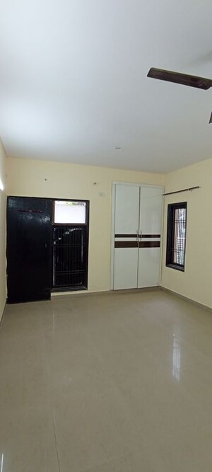 Room in 3.5 BHK Apartment at RPS Savana, Sector 88 – for Rent