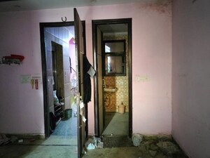 Room in  Builder Floor at Vishnu Garden – for Sale