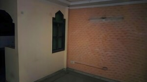 Room in  Independent House at Shakur Basti – for Sale