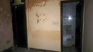 Room in  Independent House at Shakur Basti – for Sale