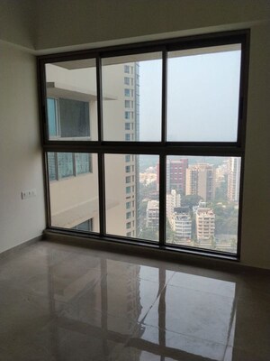 Room in 2 BHK Apartment at Sheth Auris Bliss, Malad West – for Rent