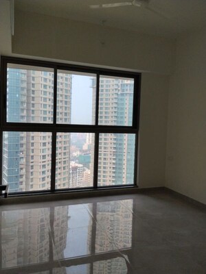 Room in 2 BHK Apartment at Sheth Auris Bliss, Malad West – for Rent