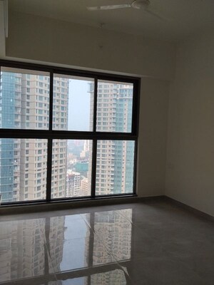 Room in 2 BHK Apartment at Sheth Auris Bliss, Malad West – for Rent