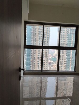 Room in 2 BHK Apartment at Sheth Auris Bliss, Malad West – for Rent