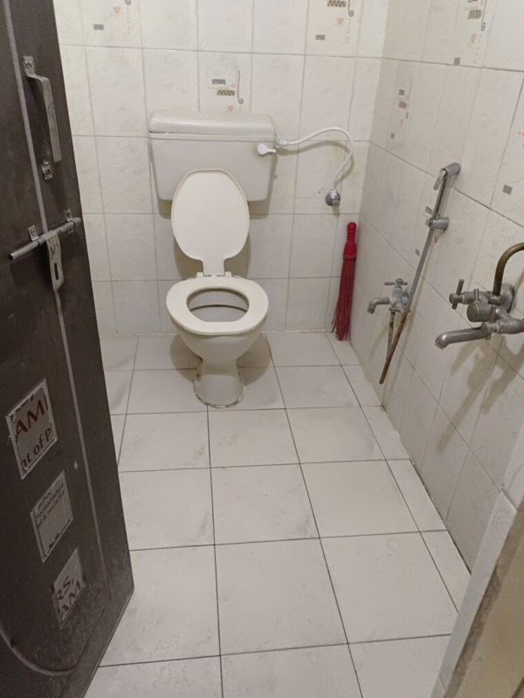 Bathroom, manasa-mansion-moti-nagar 2 Bedroom 1200 Sq.Ft. Apartment In Moti Nagar Hyderabad 10794310