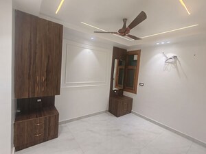 Room in 3 BHK Builder Floor at Indrapuram – for Sale