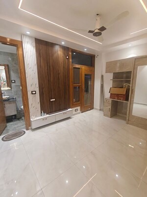 Room in 3 BHK Builder Floor at Indrapuram – for Sale