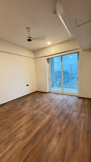 Room in 3.5 BHK Apartment at Mahindra Luminare, Sector 59 – for Rent