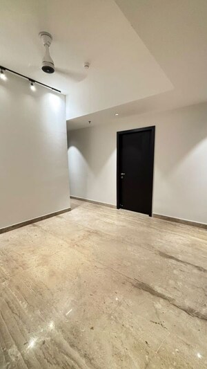 Room in 3.5 BHK Apartment at Mahindra Luminare, Sector 59 – for Rent