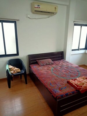Bedroom in 2 BHK Apartment at Tulsibag Society – for Rent