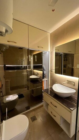 Team Area in 3 BHK Builder Floor at East Patel Nagar – for Sale