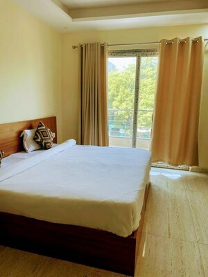 Bedroom in 2 BHK Builder Floor at Sector 52 – for Rent