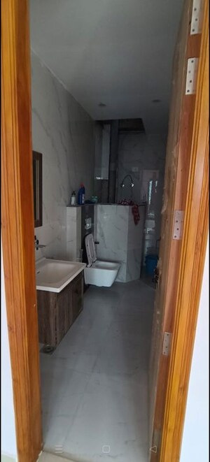 Bathroom in 3.5 BHK Apartment at Eldeco Ananda, Sector 48 – for Rent