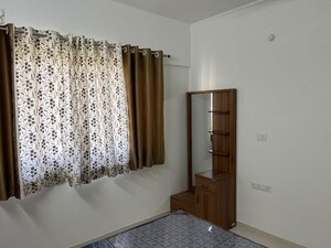 Room in 2 BHK Apartment at Amanora Park Town – for Sale
