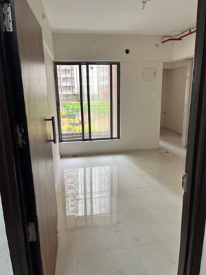 Room in 1 BHK Apartment at Dosti Greater Thane, Kalher – for Rent