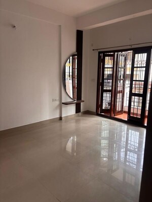 Room in 3 BHK Apartment at Thambuchetty Palya – for Rent