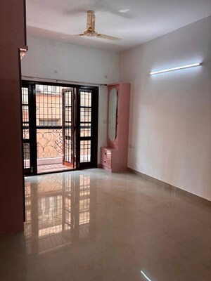 Room in 3 BHK Apartment at Thambuchetty Palya – for Rent