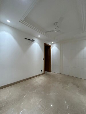 Room in 3 BHK Builder Floor at Sector 57 – for Rent