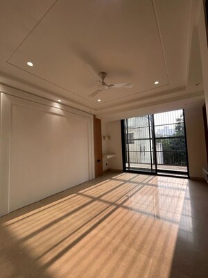 Room in 3 BHK Builder Floor at Sector 57 – for Rent