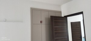 Room in 2.5 BHK Builder Floor at Smart World Orchard, Sector 61 – for Rent