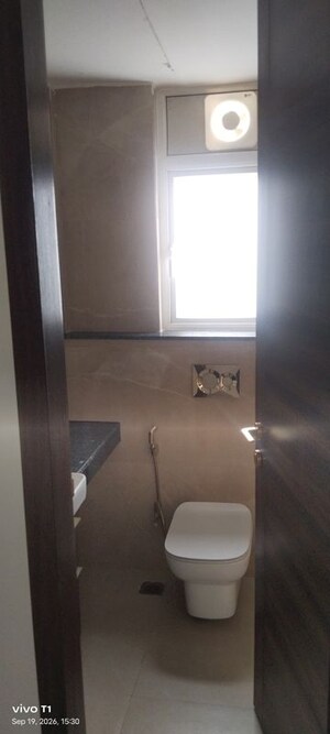 Bathroom in 2.5 BHK Builder Floor at Smart World Orchard, Sector 61 – for Rent