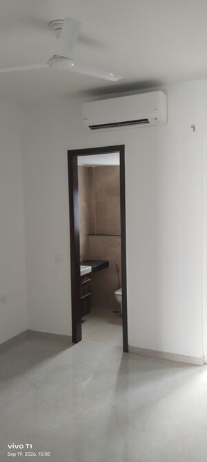 2.5 BHK Builder Floor For Rent in Smart World Orchard, Sector 61