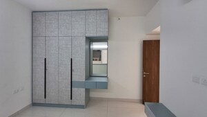 Room in 3 BHK Apartment at Prestige Beverly Hills, Kokapet – for Rent