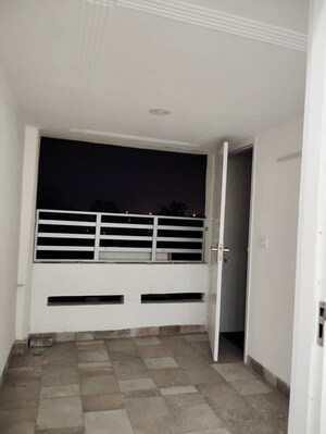 Furnished Amenities in 4 BHK Builder Floor at Sukhdev Vihar – for Sale
