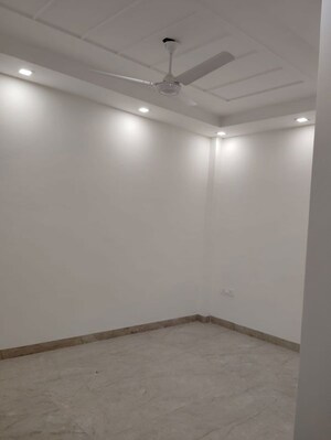 Room in 4 BHK Builder Floor at Sukhdev Vihar – for Sale