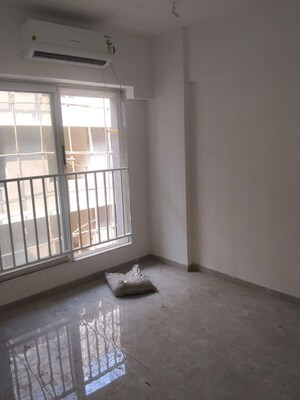 Room in 2 BHK Apartment at Enso Sanza, Kandivali East – for Rent