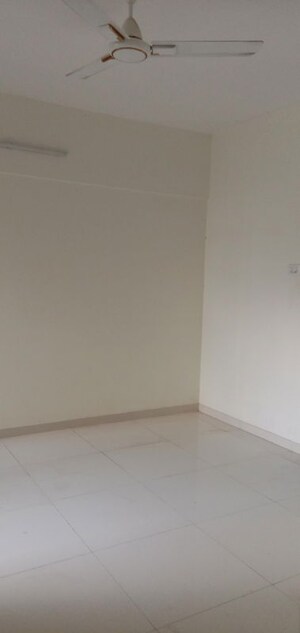 Room in 2 BHK Apartment at Vedant Kingston Atlantis, Nibm Annexe – for Rent