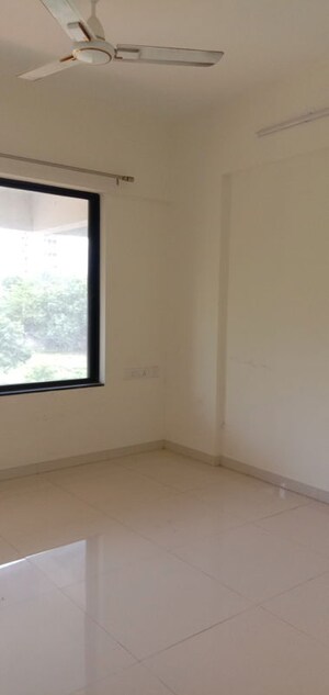 Room in 2 BHK Apartment at Vedant Kingston Atlantis, Nibm Annexe – for Rent
