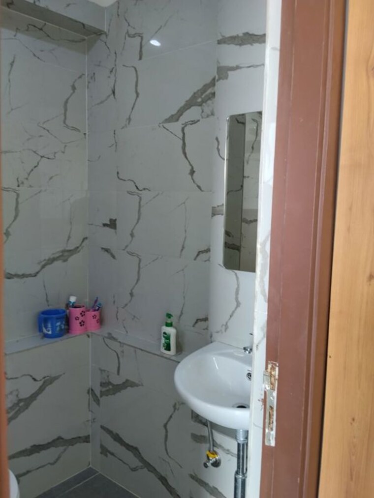 Bathroom, sheth-auris-bliss 2 Bedroom 677 Sq.Ft. Apartment In Malad West Mumbai 10794640