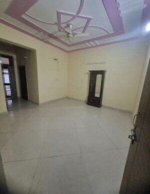 Room in 3 BHK Builder Floor at Champa Estate, Mu 1 Greater Noida – for Rent