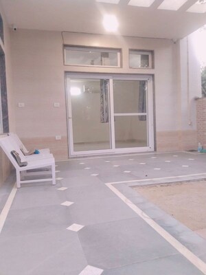 Room in 5 BHK Villa at Sector 50 – for Rent