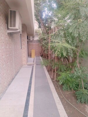 Balcony in 5 BHK Villa at Sector 50 – for Rent