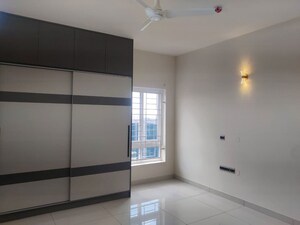 Room in 4 BHK Apartment at Sumadhura The Olympus, Financial District – for Rent