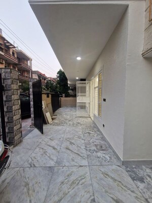 Building Lobby in 3 BHK Builder Floor at Sector 43 – for Sale