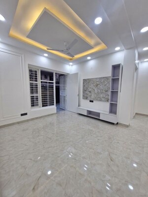 Room in 3 BHK Builder Floor at Sector 43 – for Sale
