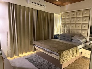 Bedroom in 2 BHK Apartment at Model Town, Andheri West – for Rent