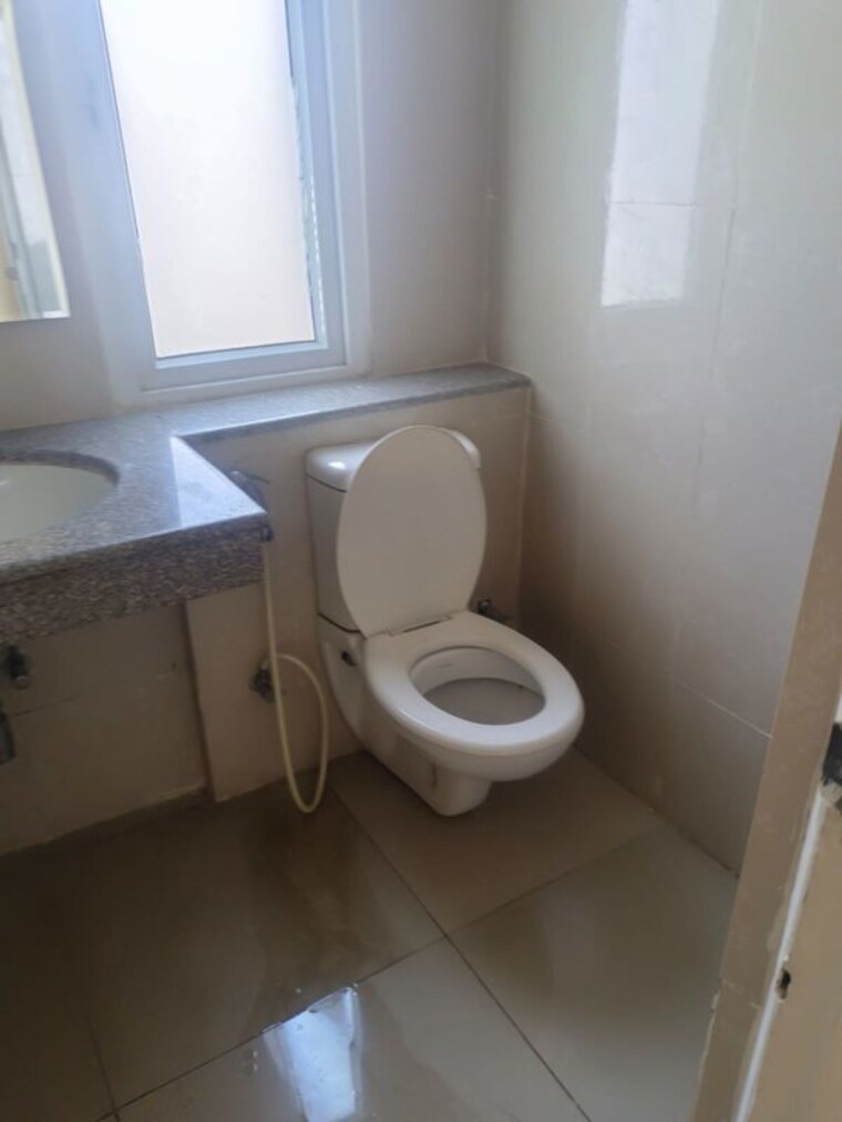 Bathroom, emaar-palm-hills 3.5 Bedroom 1450 Sq.Ft. Apartment In Sector 77 Gurgaon 10794882