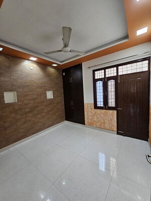 Room in 3 BHK Builder Floor at Vijay Colony – for Rent