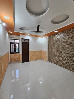 Team Area in 3 BHK Builder Floor at Vijay Colony – for Rent